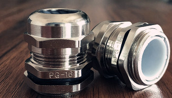 金屬電纜防水接頭如何連接？